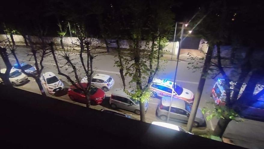Carrara, cerca di sfondare la porta: avvocato costretto a barricarsi in casa. Il racconto di 20 minuti di terrore<br>