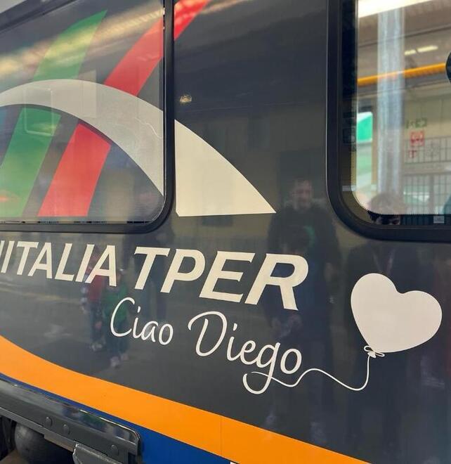 “Ciao Diego”, l’omaggio sul treno al piccolo morto a 7 anni