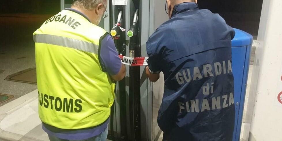 Gasolio irregolare, sequestri anche in provincia di Lucca: cosa rischiano i benzinai denunciati
