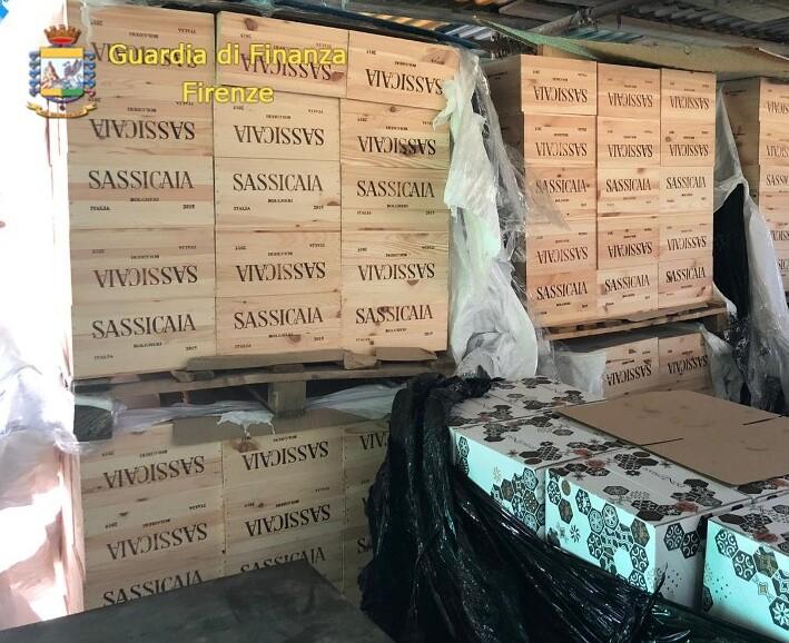 La casse di falso Sassicaia che furono sequestrate dalla guardia di finanza nel corso delle indagini