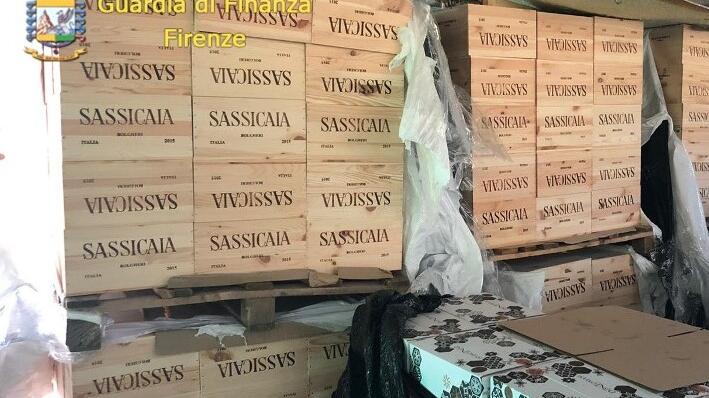 La casse di falso Sassicaia che furono sequestrate dalla guardia di finanza nel corso delle indagini