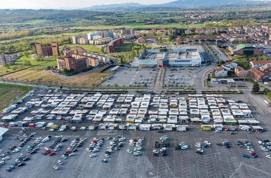 In piazza del Mercato sarà allestito il Vespa Village