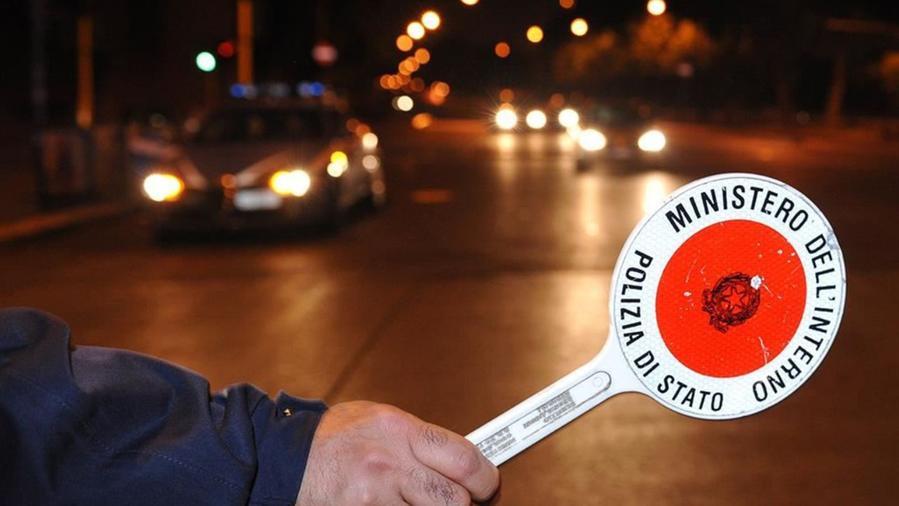 Nuovo codice della strada, sospensione breve della patente: si applica per 23 infrazioni, ecco quali