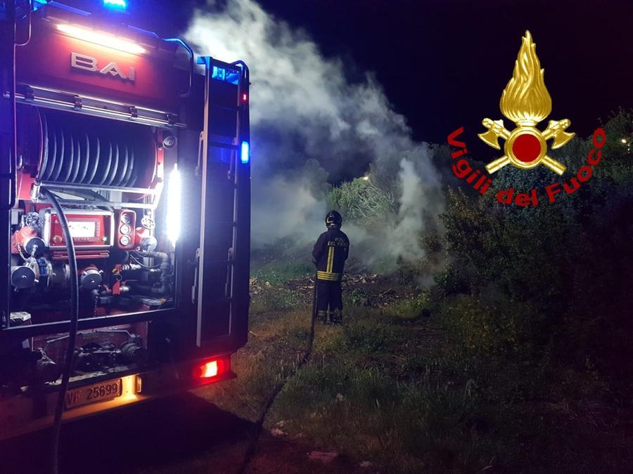 Notte di fuoco in Gallura: incendi a Sotza e Punta Marana, distrutto dalle fiamme un pick up a Loiri Porto San Paolo