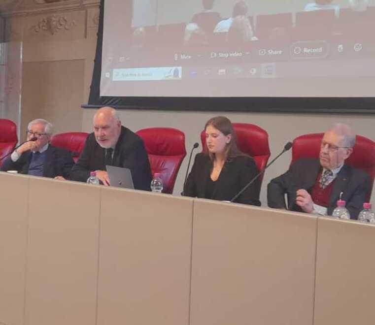 No manganelli, alla scuola Sant’Anna di Pisa nasce il fronte degli accademici. Il professor Settis: «Tendenza a creare conformismo con la violenza»