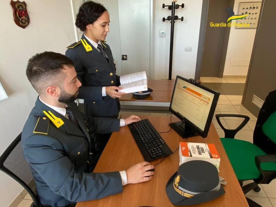 Sassari, agli arresti domiciliari l’ex dirigente medico Mario Cristoforo Sotgiu e l’imprenditore cagliaritano Paolo Tronci