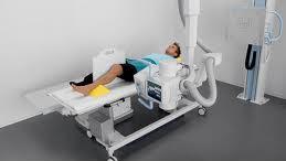 Un paziente durante una radiografia