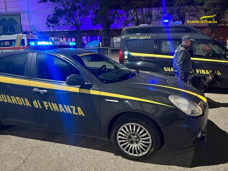 Droga per la movida: a Cagliari 14 ragazzi segnalati dalla Guardia di finanza