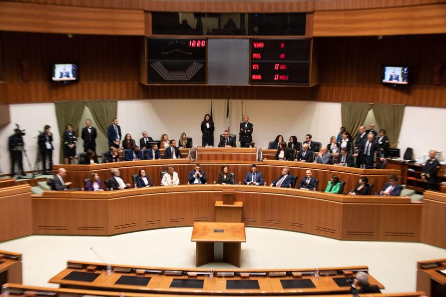 Una mappa e cinque interviste ad altrettanti assessori regionali e i loro piani per la Sardegna