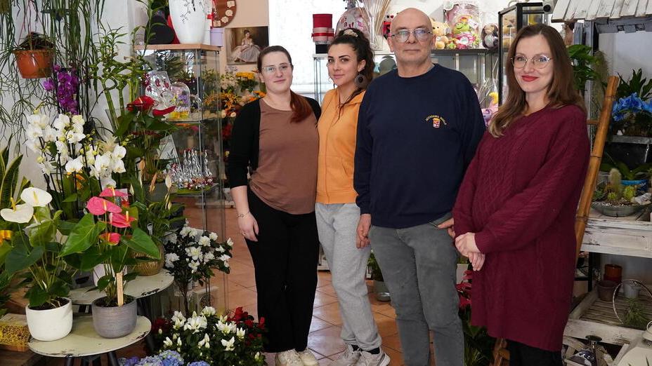 A Livorno dall'Arcobaleno sbocciano fiori: «Noi una luce del rione, ma servono più tutele»<br>