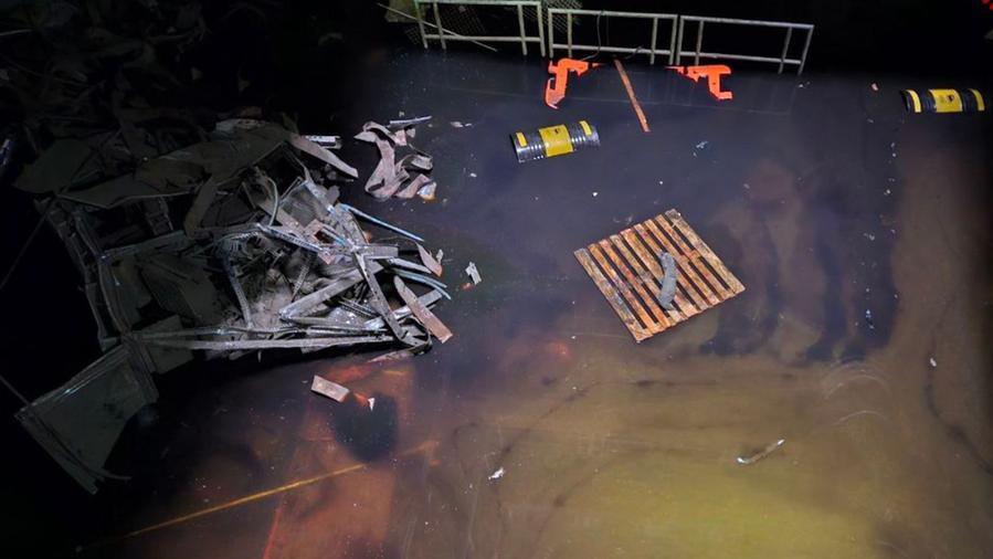 Esplosione a Suviana, sospese le ricerche: l’acqua sta invadendo la centrale. «Troppi rischi per i soccorritori»
