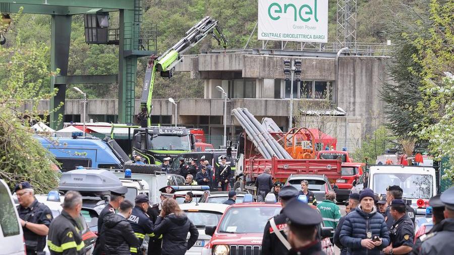 Strage di Suviana, la moglie di un operaio: «Ha visto il fuoco, è sotto shock»