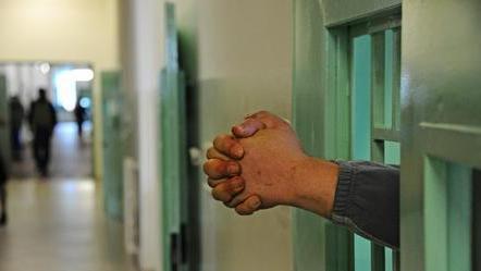 Ferrara: in carcere fu tortura, stangati