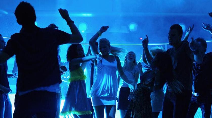 Covid, i dipendenti del Phi Beach si costituiscono parte civile