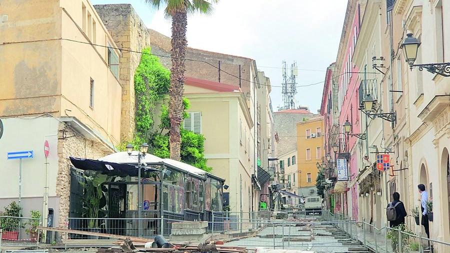Sassari, lavori di via Torre Tonda: «Sarebbe bello aprire per la Cavalcata»
