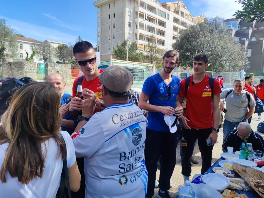 Basket, amicizia e semplicità in “Cofani aperti”