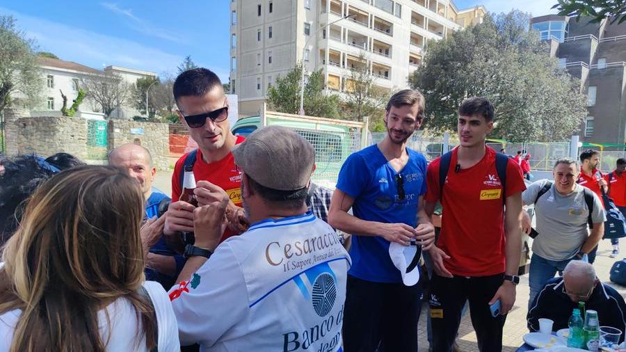 Basket, amicizia e semplicità in “Cofani aperti”