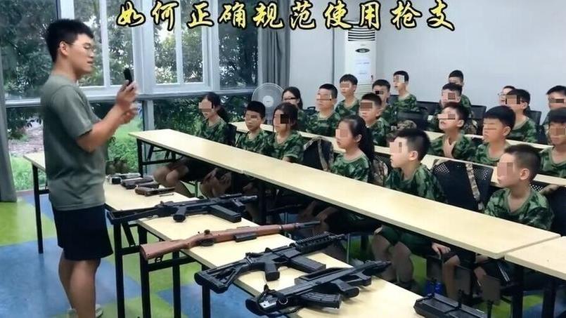 Al centro estivo si impara come maneggiare le armi: su WeChat le proposte per i bambini cinesi di Prato