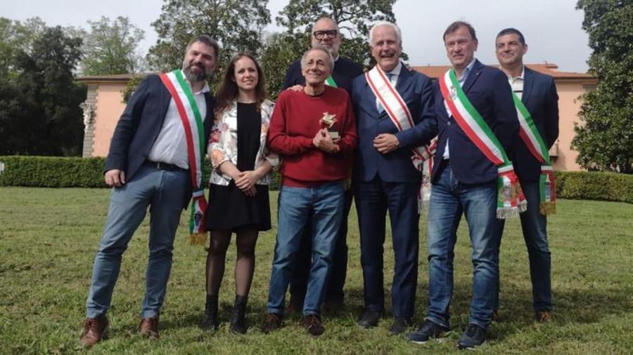
	Al centro Roberto Vecchioni insieme a Eugenio Giani

