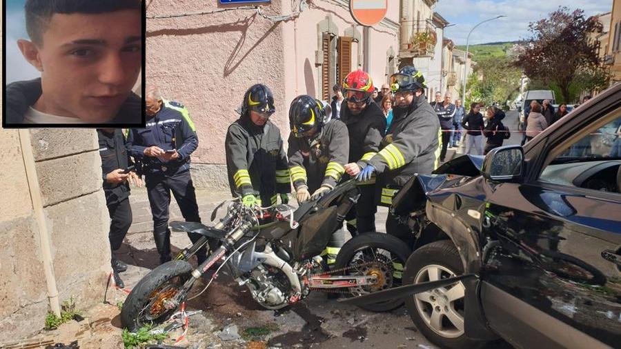 Il luogo dell'incidente a Ittiri (foto Nuvoli). Nel riquadro la vittima, il 18enne Sebastiano Pasquarelli 
