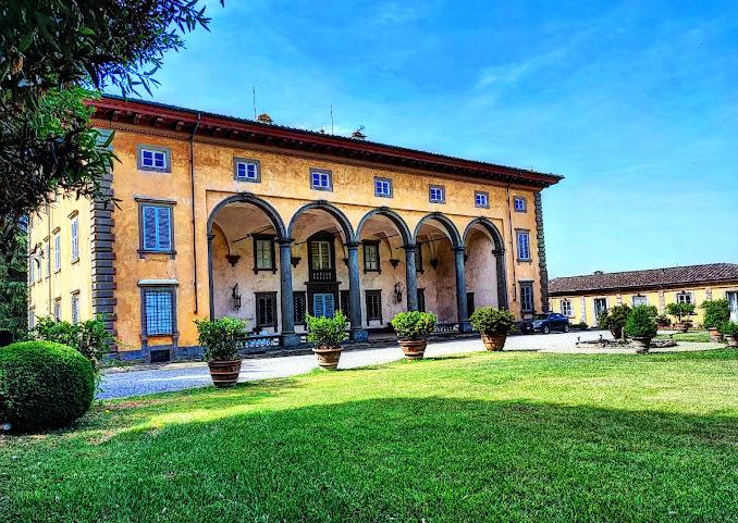 Villa Oliva a San Pancrazio: la proprietà della dimora storica si è aggiudicata l’ex scuola elementare