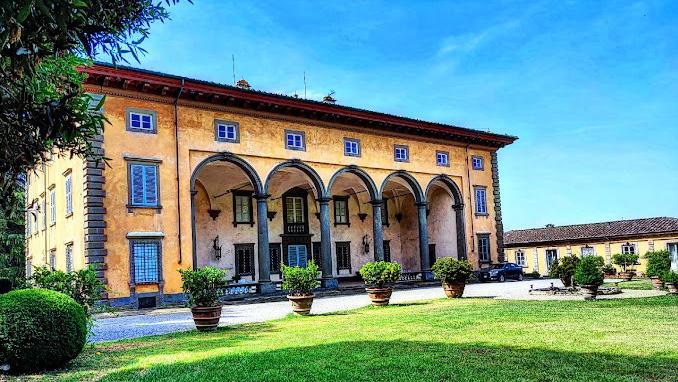 Villa Oliva a San Pancrazio: la proprietà della dimora storica si è aggiudicata l’ex scuola elementare