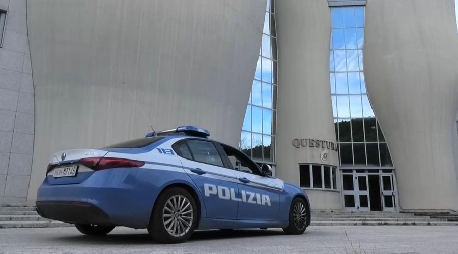 Sassari, andava a fare le rapine in macchina con il padre