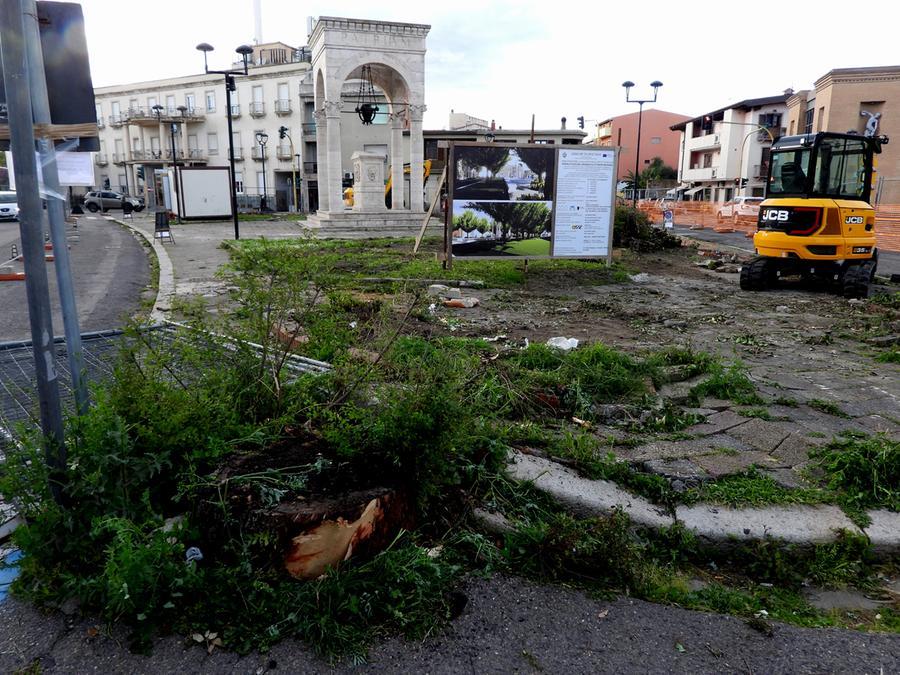 
	Il cantiere di piazza Mariano ieri 11 aprile (foto fgp)

