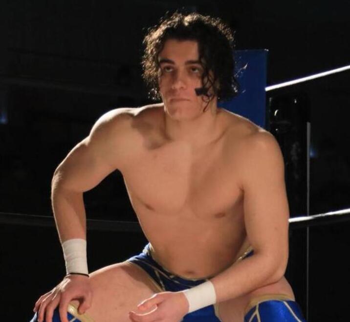 Sul ring per difendere il titolo. La sfida del wrestler ferrarese