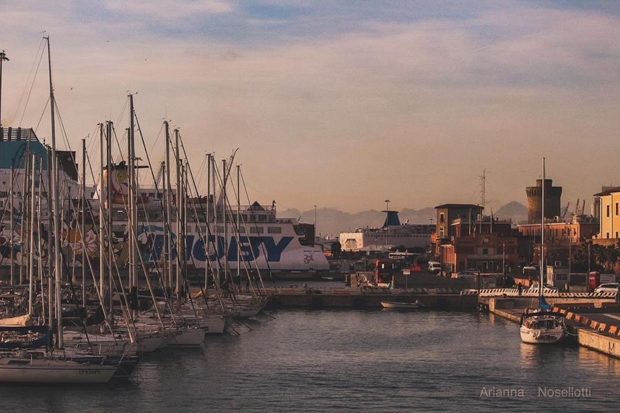 Livorno e il suo porto mediceo: buon venerdì da Arianna Nosellotti