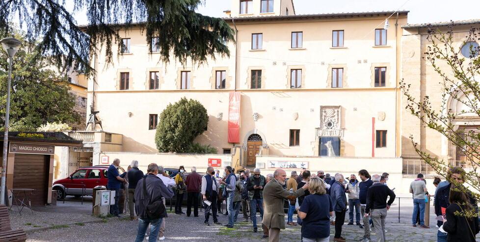 Un presidio davanti al Palazzo del Tau per chiedere la riapertura del museo Marini (foto Nucci)