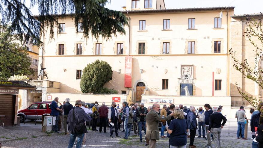 Un presidio davanti al Palazzo del Tau per chiedere la riapertura del museo Marini (foto Nucci)