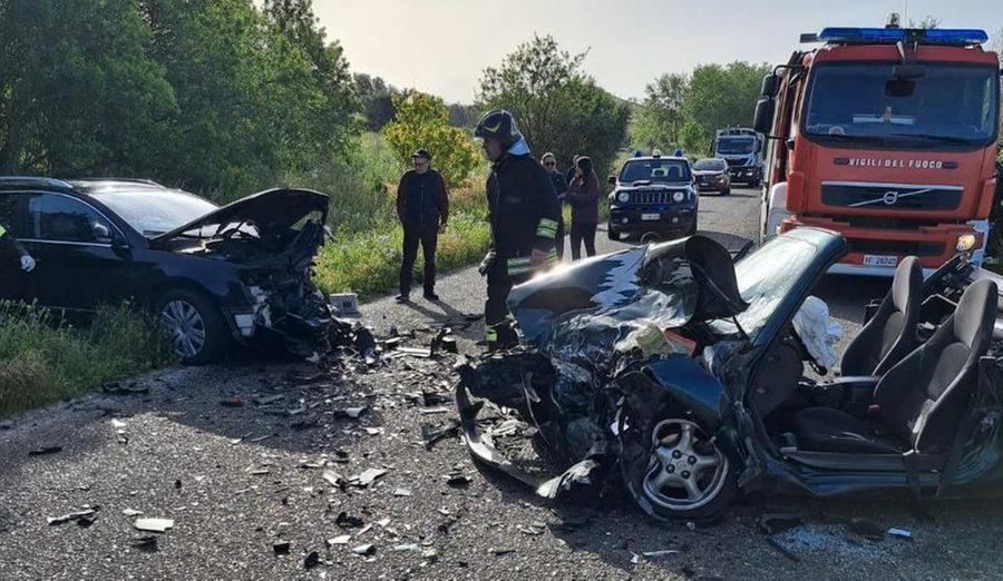 Villamar, scontro frontale tra due auto: due giovani feriti