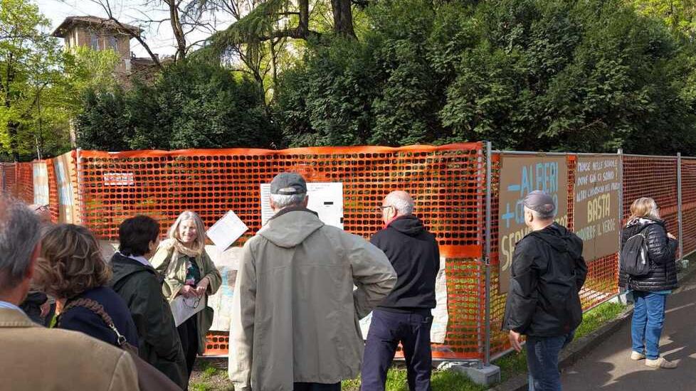 Modena, il Movimento 5 Stelle va alla Forestale: «Fermare il nuovo chiosco sui Viali»<br type="_moz" />