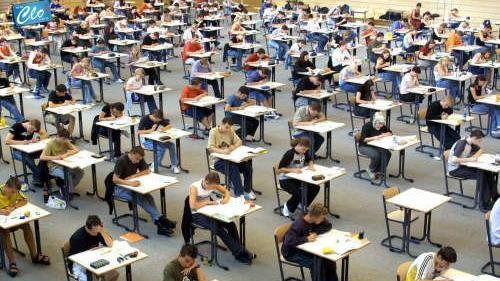 Scuola, odissea per il concorso dei docenti: «Per la prova orale costretti a varcare il mare»