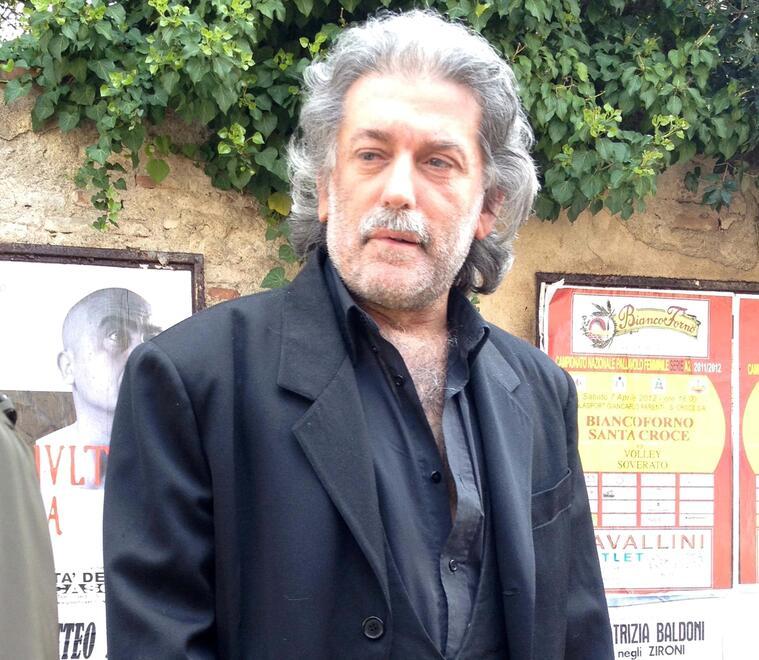 Pontedera, trovato morto in casa a 72 anni: stesse circostanze della mamma