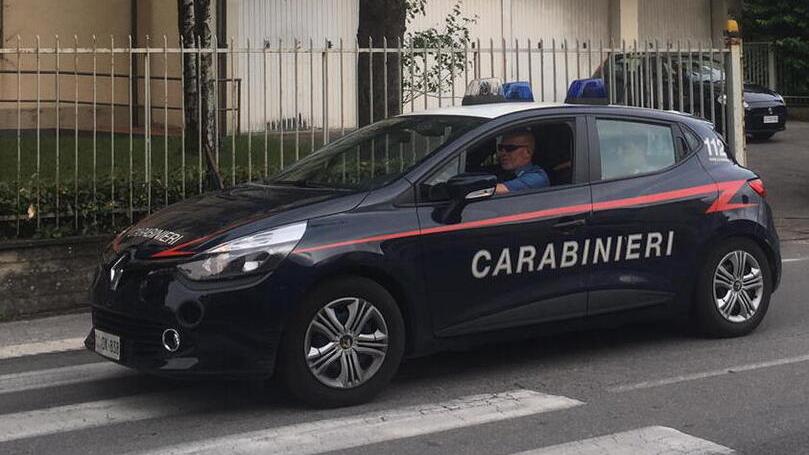 Un'auto dei carabinieri (foto d'archivio)