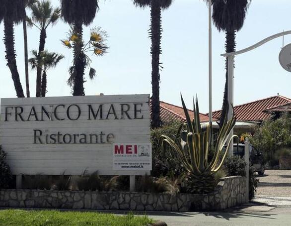 
	Il bagno Franco Mare di Fiumetto

