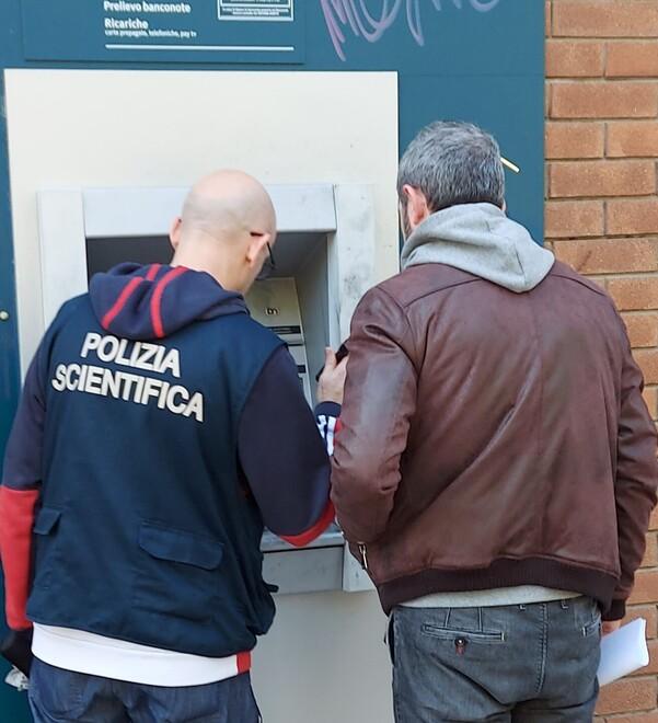 Modena, assalto hi-tec al bancomat Bper. Ma le protezioni beffano i ladri<br type="_moz" />
