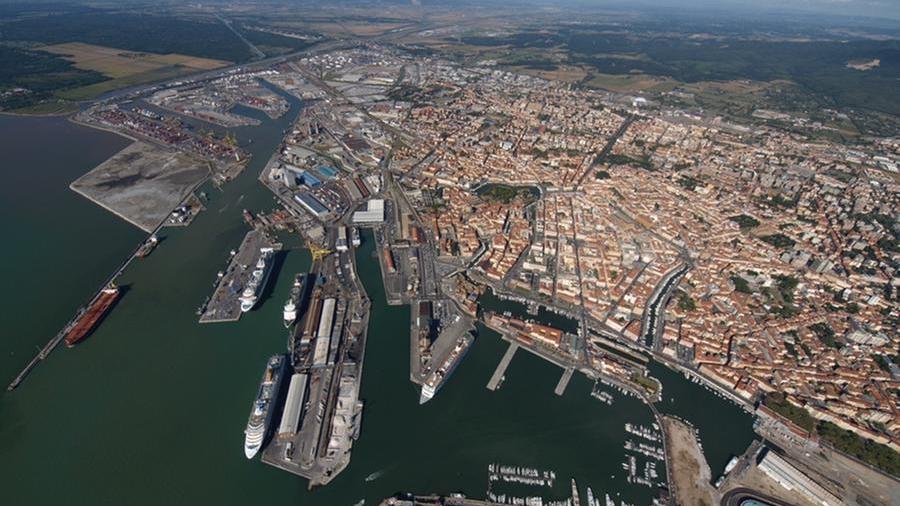 
	Una veduta del porto di Livorno

