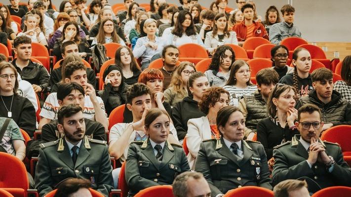 «La criminalità spopola su Tik Tok e dark web»