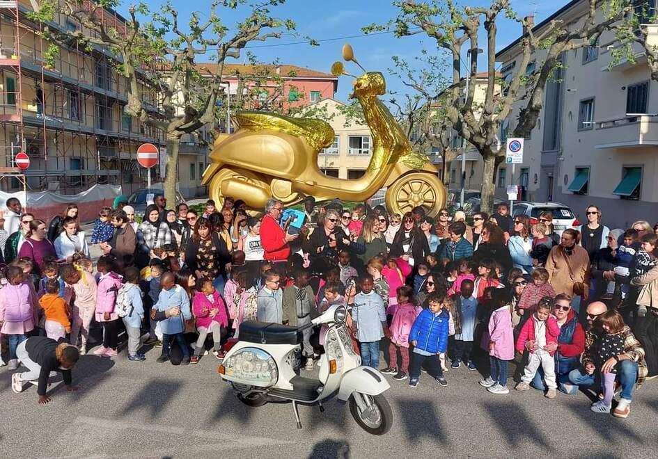 Vespa World Days a Pontedera, il commercio scommette sul maxi-raduno: negozi aperti fino alle 22<br>
