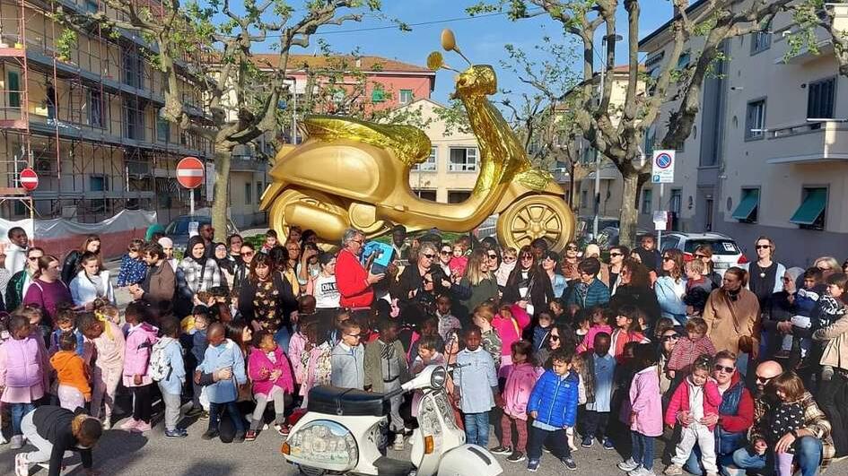 Vespa World Days a Pontedera, il commercio scommette sul maxi-raduno: negozi aperti fino alle 22<br>