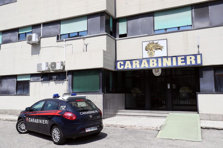 Cento, vuole farla finita: i carabinieri la salvano