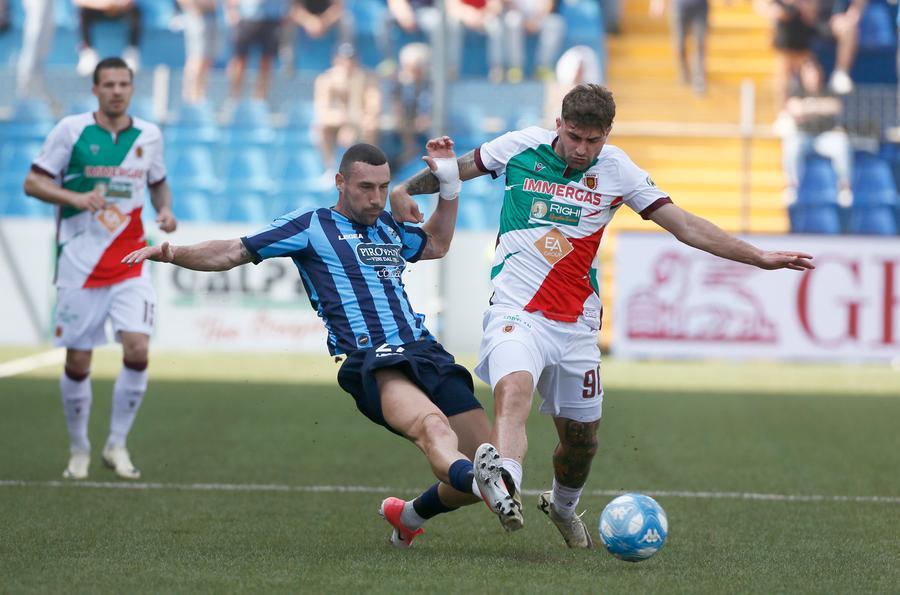 Reggiana, che batosta a Lecco