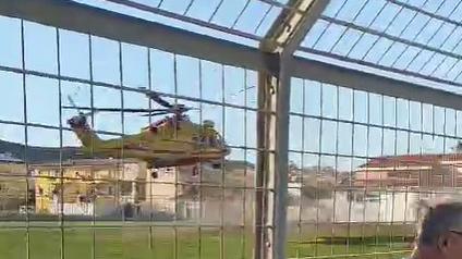 Santa Teresa, l’elisoccorso atterra allo stadio: partita sospesa per qualche minuto