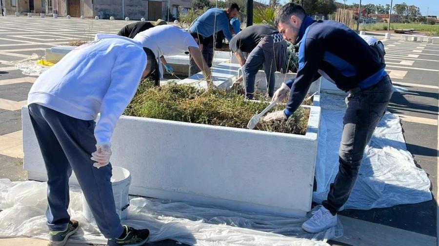 La sistemazione degli arredi urbani