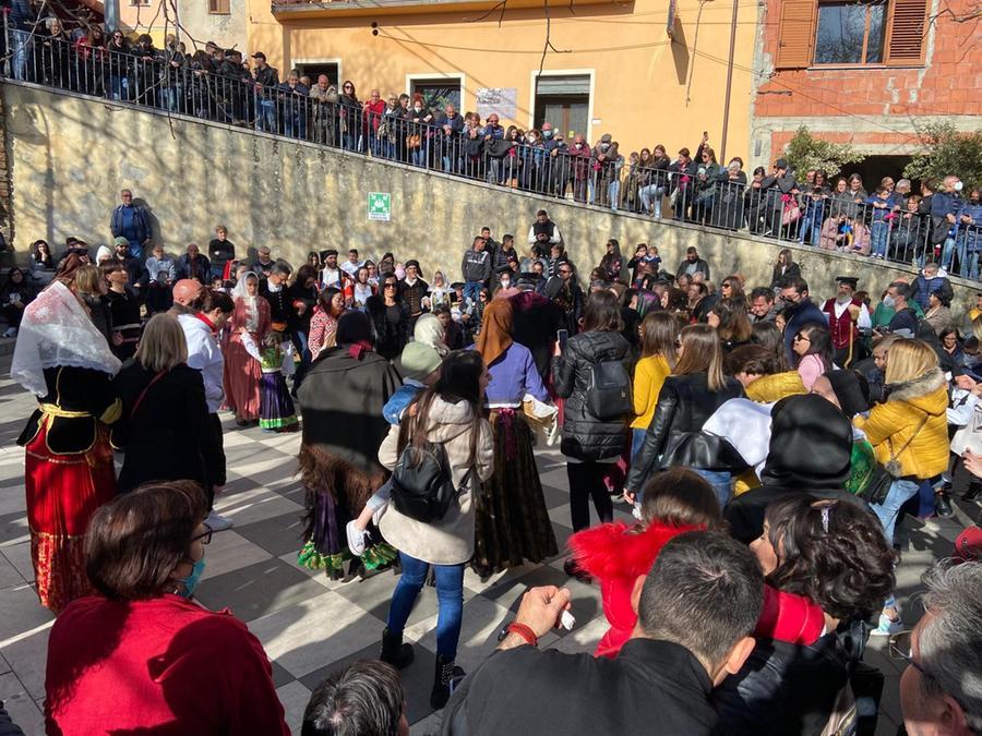 Laboratori, buon cibo e la musica con Pino e gli Anticorpi: a Seulo la festa "S'orrosa 'e padenti"