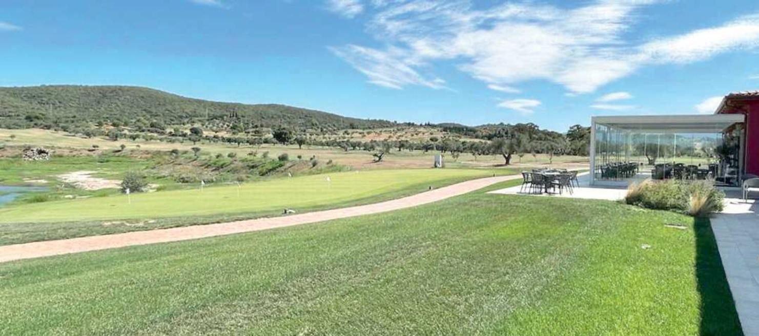 La vista sul campo dal resort