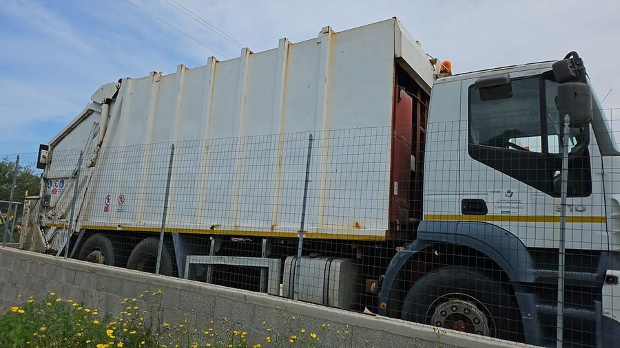 Arzachena, operatore ecologico ferito: la Sceas a processo per lesioni